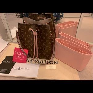 *SOLD* Authentic Louis Vuitton Neónóe MM in Rose Poudre Pink Monogram